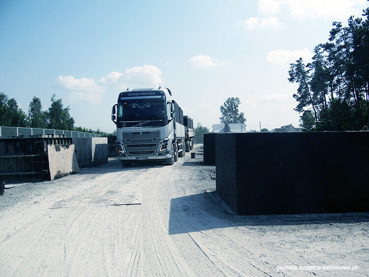 Transport szamb betonowych  w Koronowie